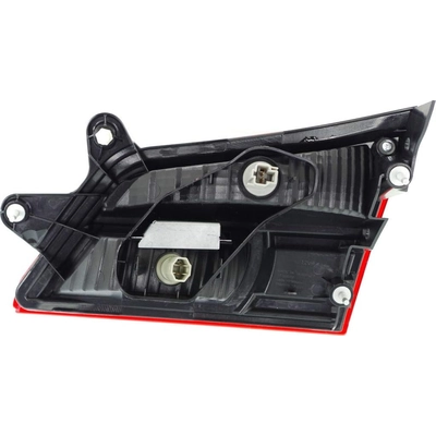 Driver Side Inner Taillamp Assembly - SU2802101 pa1