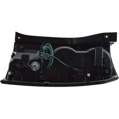 Driver Side Taillamp Lens/Housing by EAGLE EYES LIGHTS - LR005-B000L pa2