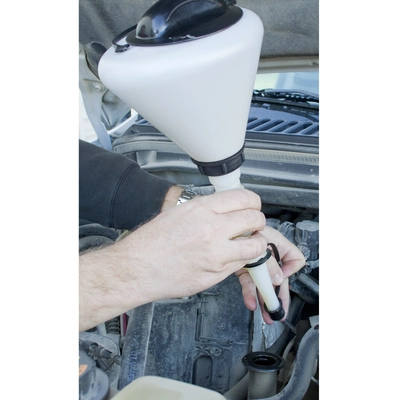 LISLE - 19832 - Plastic Funnel with Lid and Spout Cap pa1