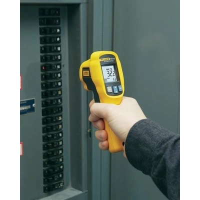Infrared thermometer by FLUKE - 62MAX pa1