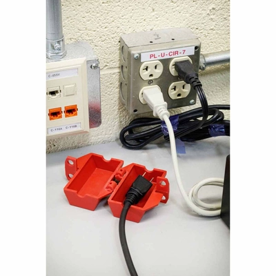 BRADY - 65674 - Electrical Plug Lockouts pa2
