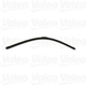 Purchase Top-Quality Flat Wiper Blade by VALEO - 900215B pa4