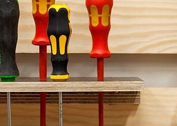 The Comprehensive Guide to Screwdrivers and Screwholders